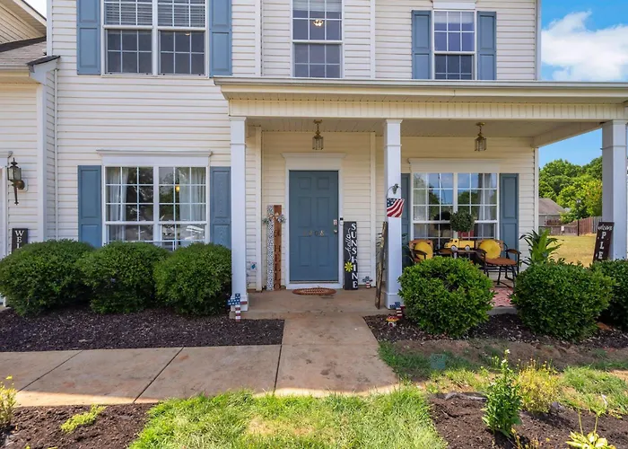 Holiday home Kid Friendly Park Arcade Fenced Yard Firepit Grill Winston-Salem